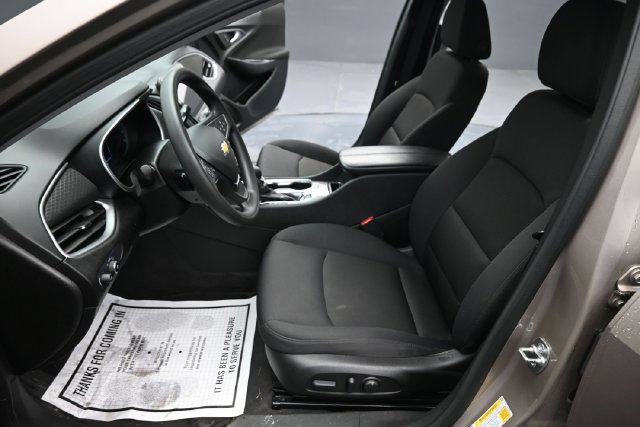 Used 2025 Chevrolet Malibu LT FWD image 12