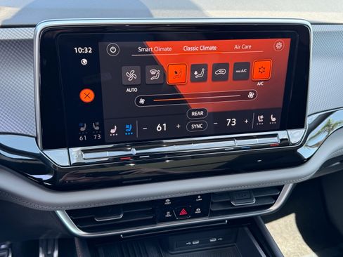 Used 2025 Volkswagen Atlas Peak Edition SE AWD/4WD image 27