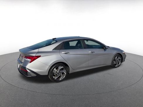 Used 2025 Hyundai Elantra Limited image 15