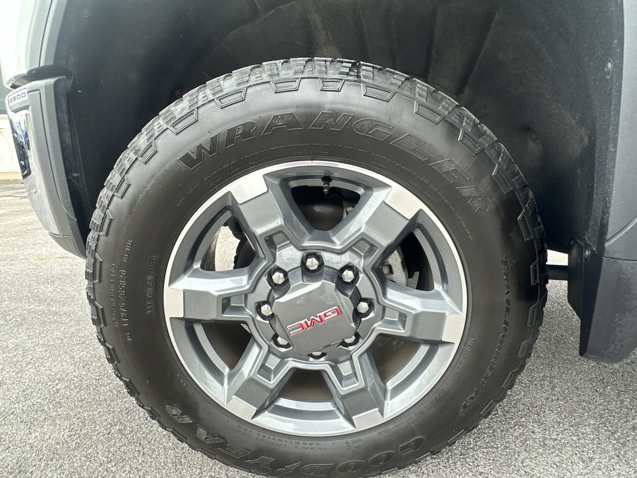 Used 2025 GMC Sierra 2500 SLE w/ SLE Value Package; AWD/4WD image 33