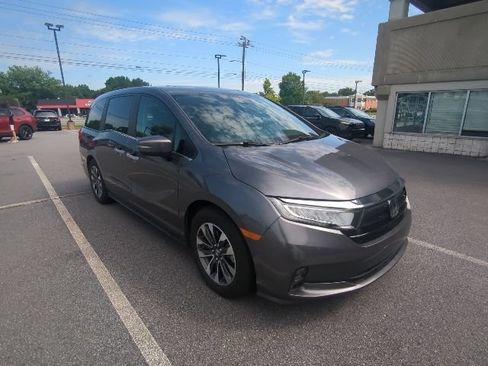 Used 2024 Honda Odyssey EX-L image 3
