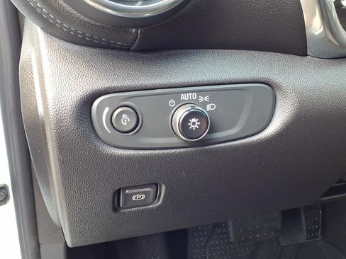 Used 2021 Chevrolet Blazer LT FWD image 19