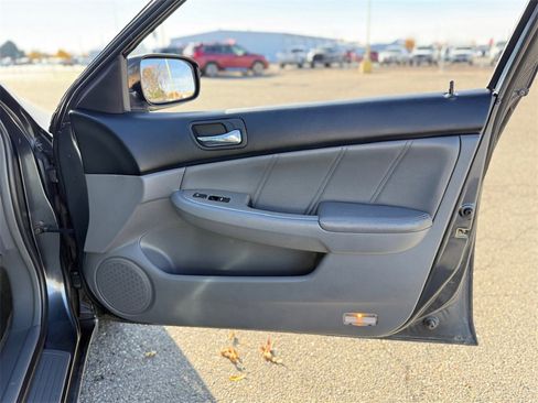Used 2004 Honda Accord EX image 42