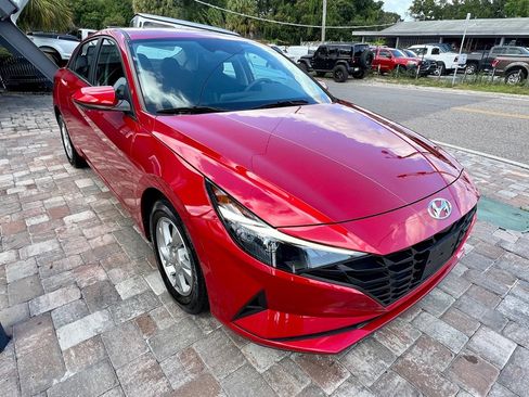 Used 2021 Hyundai Elantra SE image 3