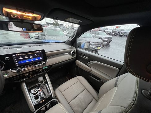 Used 2025 Chevrolet Colorado ZR2 w/ Technology Package image 20