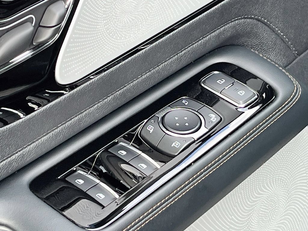 Used 2026 Lincoln Aviator Reserve AWD/4WD image 18
