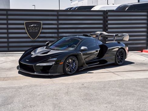 Used 2019 McLaren Senna RWD image 5