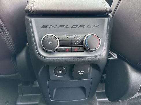 Used 2026 Ford Explorer Platinum w/ LUX Leather Package AWD/4WD image 13