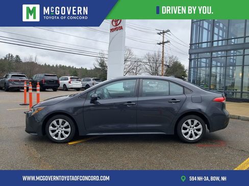 Used 2023 Toyota Corolla LE image 2