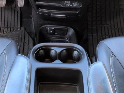 Used 2025 Chrysler Pacifica Select FWD image 18
