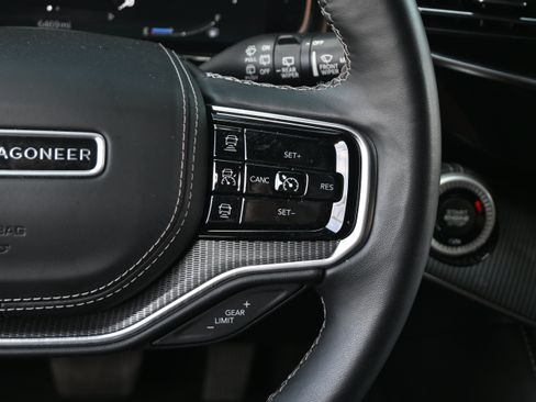 Used 2022 Jeep Grand Wagoneer Series II AWD/4WD image 19
