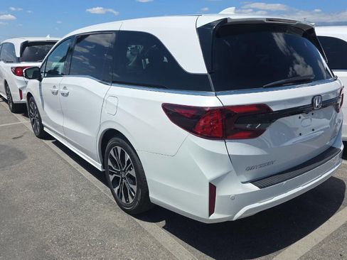 Used 2026 Honda Odyssey Elite image 4