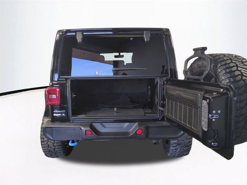 Used 2022 Jeep Wrangler Unlimited Sahara w/ Cold Weather Group image 14