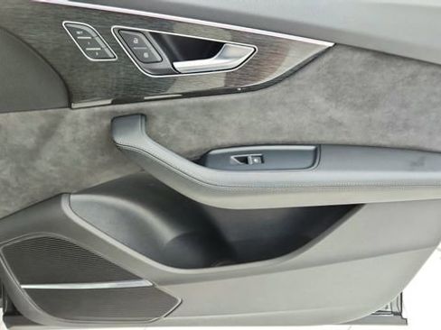 Used 2020 Audi Q8 Prestige w/ Prestige Package image 24