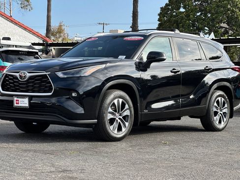 Certified 2025 Toyota Highlander XLE AWD/4WD image 8