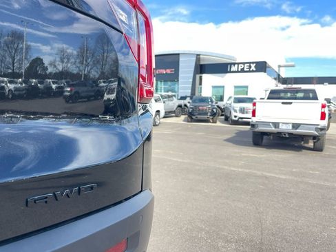 Used 2022 GMC Acadia SLE w/ Driver Convenience Package image 32