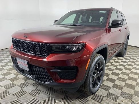 New 2025 Jeep Grand Cherokee Altitude image 5