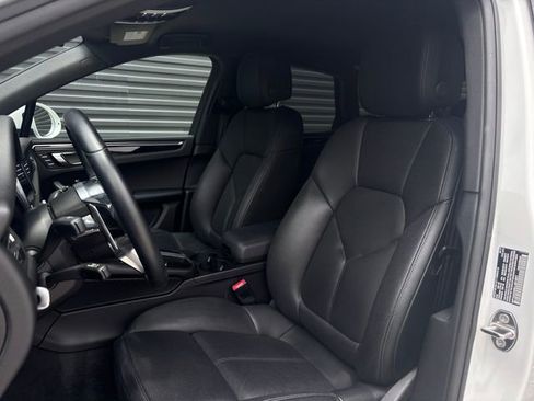 Certified 2020 Porsche Macan AWD/4WD image 5