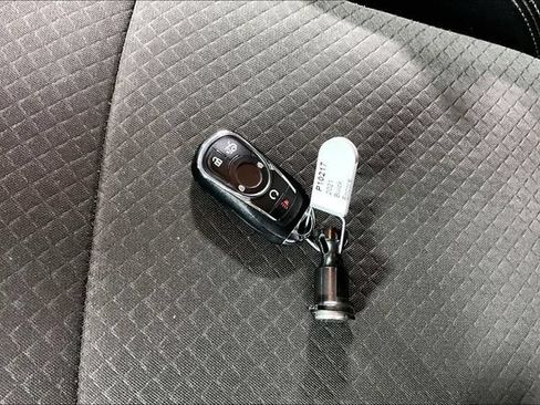 Used 2021 Buick Encore Preferred FWD image 29