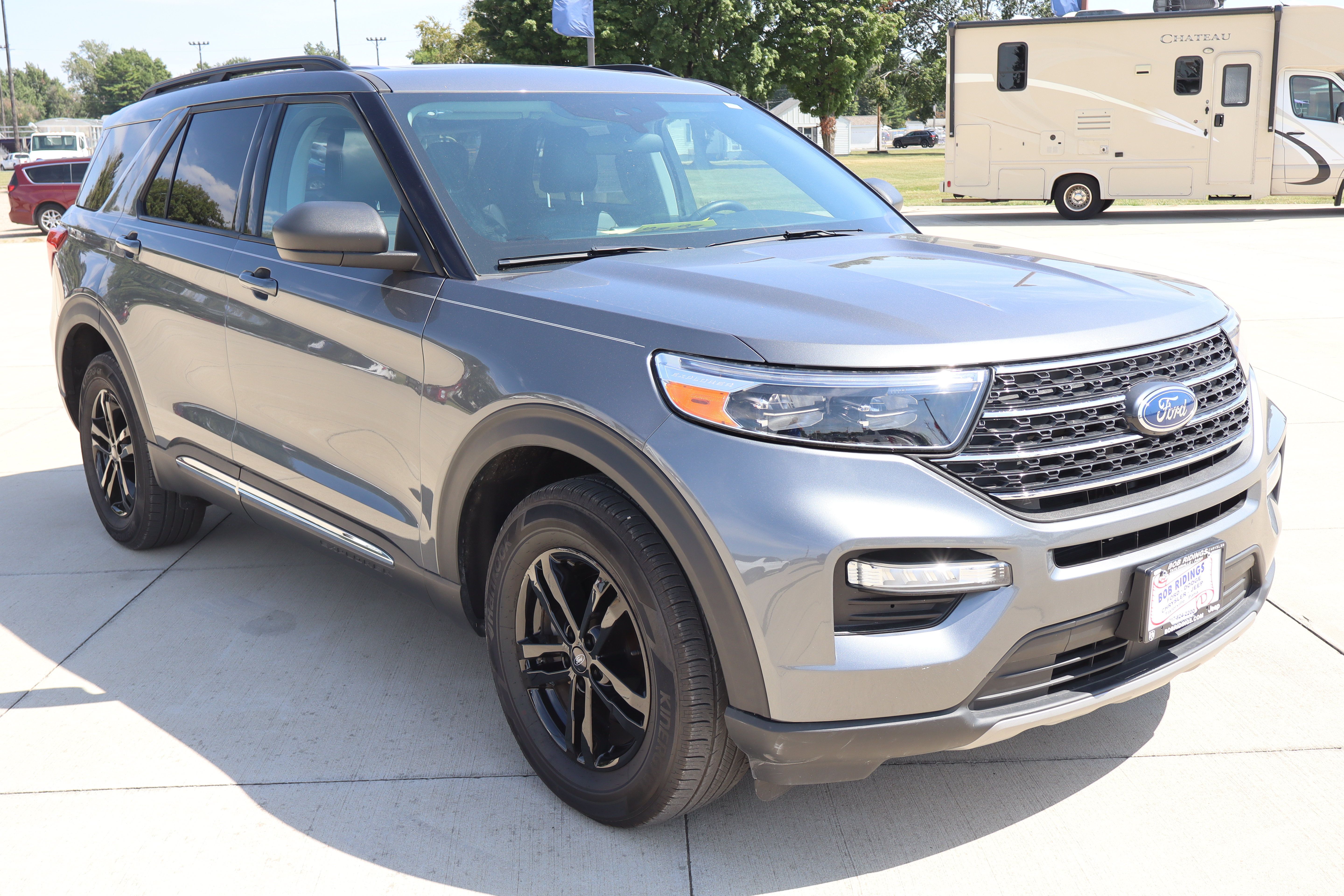 Used 2024 Ford Explorer XLT w/ Equipment Group 202A AWD/4WD image 3