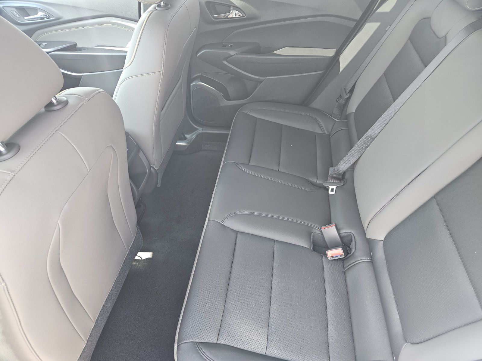 New 2026 Chevrolet Trax ACTIV w/ Sunroof Package FWD image 28