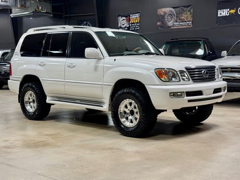 Used 2006 Lexus LX 470 4WD w/ Preferred Accessory Pkg image 3