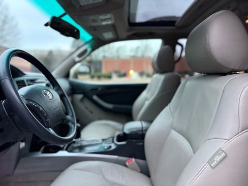 Used 2020 Toyota RAV4 XLE image 41