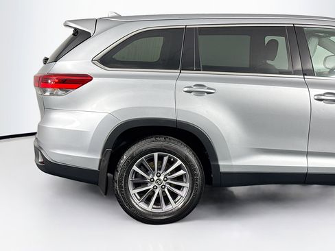 Used 2019 Toyota Highlander XLE image 41
