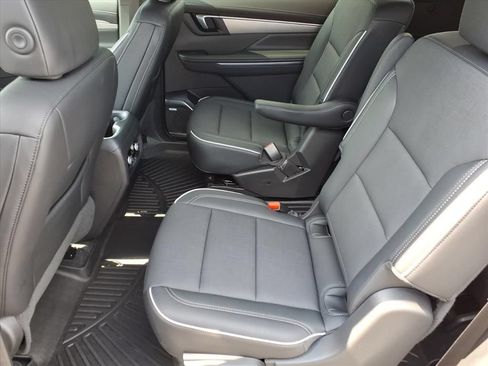 Used 2025 Buick Enclave Preferred FWD image 13