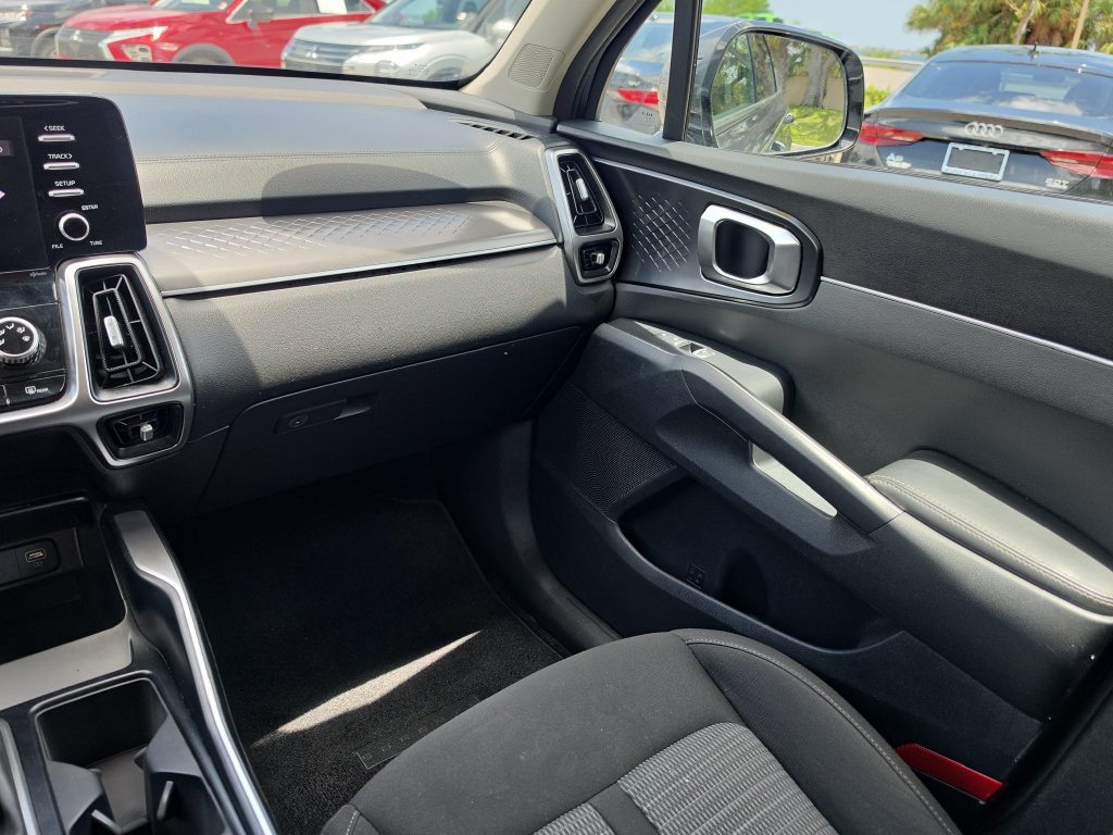 Used 2022 Kia Sorento LX FWD image 10