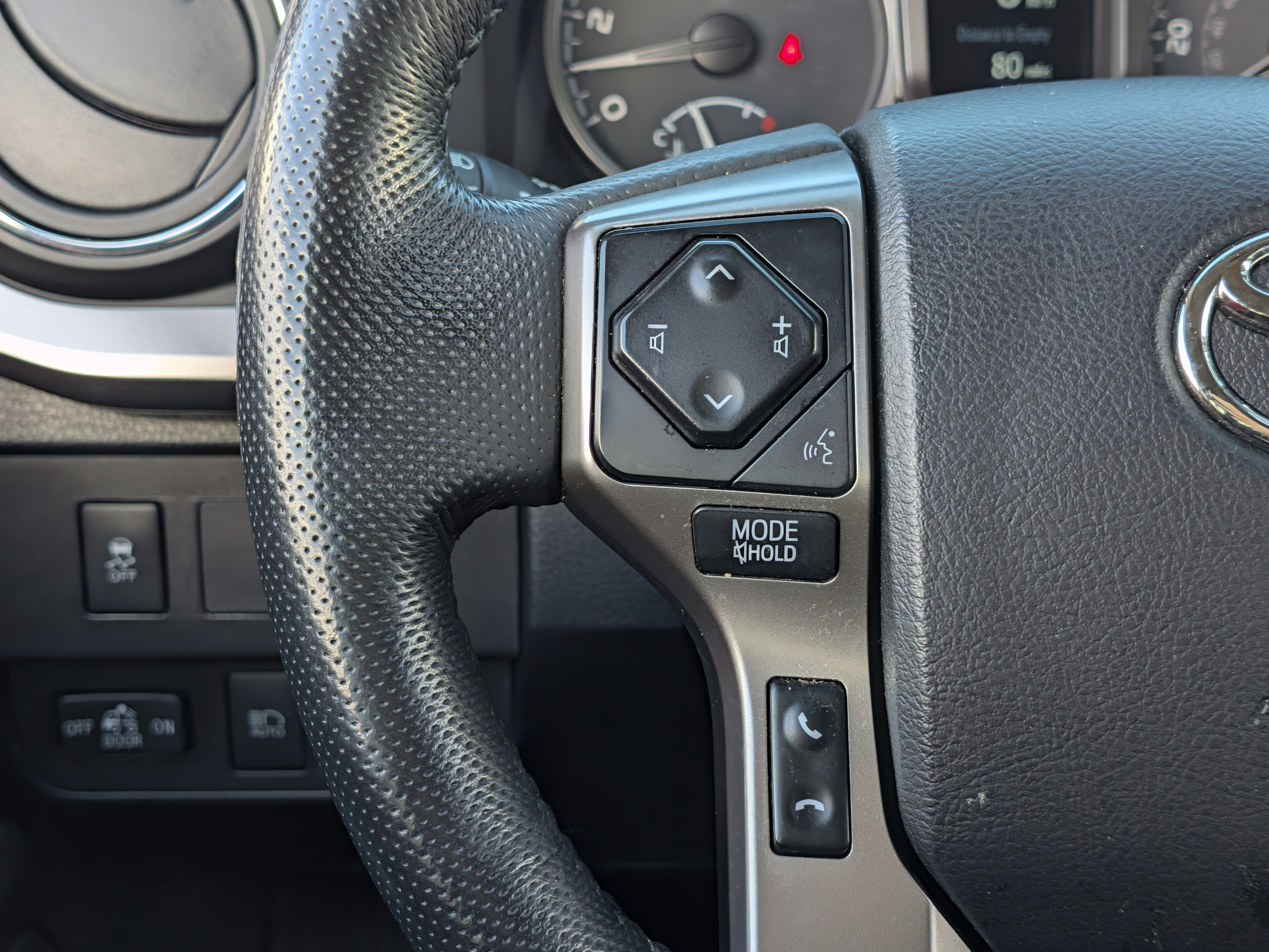 Certified 2023 Toyota Tacoma SR5 AWD/4WD image 34