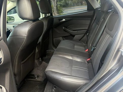 Used 2014 Ford Focus SE w/ Equipment Group 201A FWD image 12