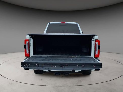 Used 2024 Ford F250 Platinum image 8