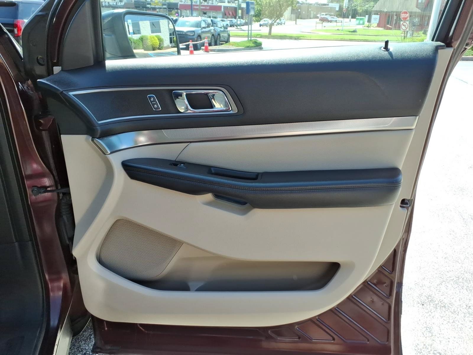 Certified 2019 Ford Explorer XLT w/ Equipment Group 202A AWD/4WD image 30