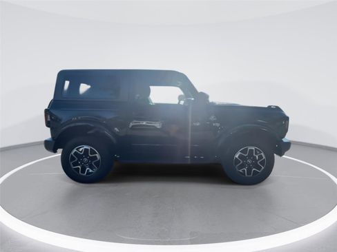 Used 2023 Ford Bronco Outer Banks image 2