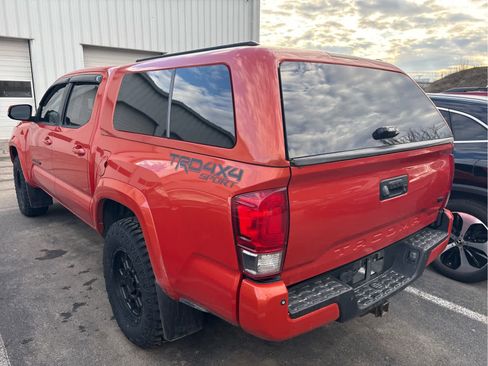 Used 2016 Toyota Tacoma TRD Sport w/ Premium & Technology Package image 6