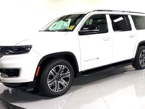 Used 2024 Jeep Wagoneer L Series II image 8