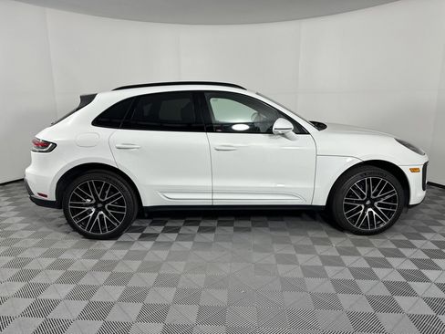 Certified 2025 Porsche Macan image 8