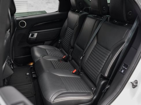 Used 2023 Land Rover Discovery S image 23