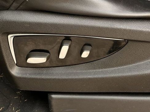 Used 2015 Cadillac Escalade Premium image 22