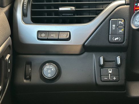 Used 2020 Chevrolet Suburban Premier image 35