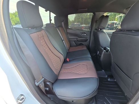 Used 2024 Chevrolet Colorado LT w/ LT Convenience Package II RWD image 7