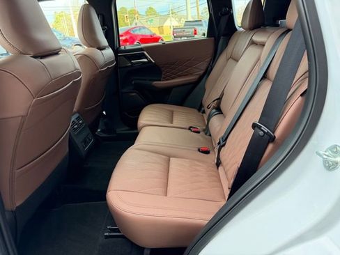 Used 2025 Mitsubishi Outlander SEL image 10