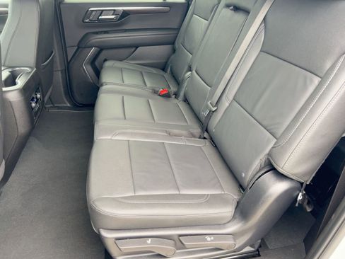 Certified 2025 Chevrolet Suburban Z71 image 14