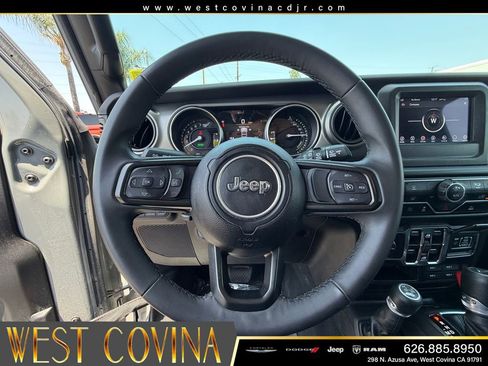 Used 2023 Jeep Wrangler Unlimited AWD/4WD image 30