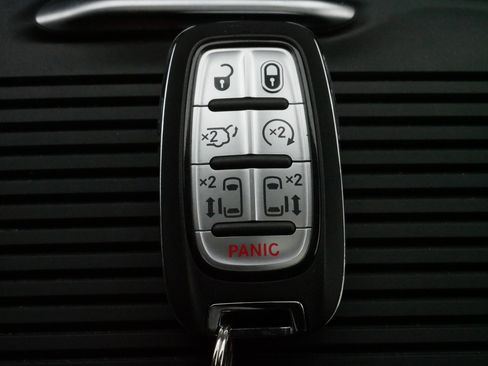 Used 2024 Chrysler Pacifica Limited w/ S Appearance Package image 32