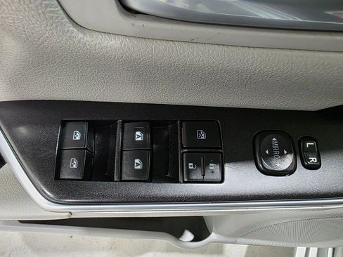 Used 2017 Toyota Camry SE image 18