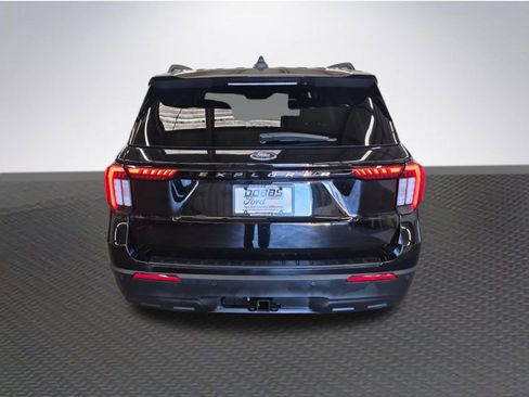 Certified 2025 Ford Explorer Active RWD image 6