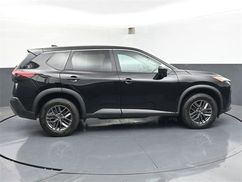 Used 2023 Nissan Rogue S image 3