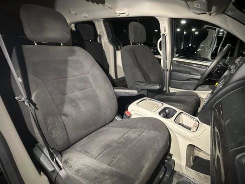 Used 2012 Dodge Grand Caravan SXT image 14